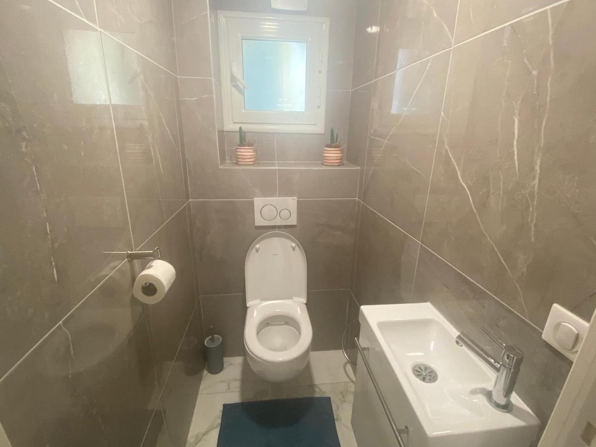 3 Pieces Climatise En Rez De Jardin Avec Piscine Lägenhet Villeneuve-Loubet Exteriör bild